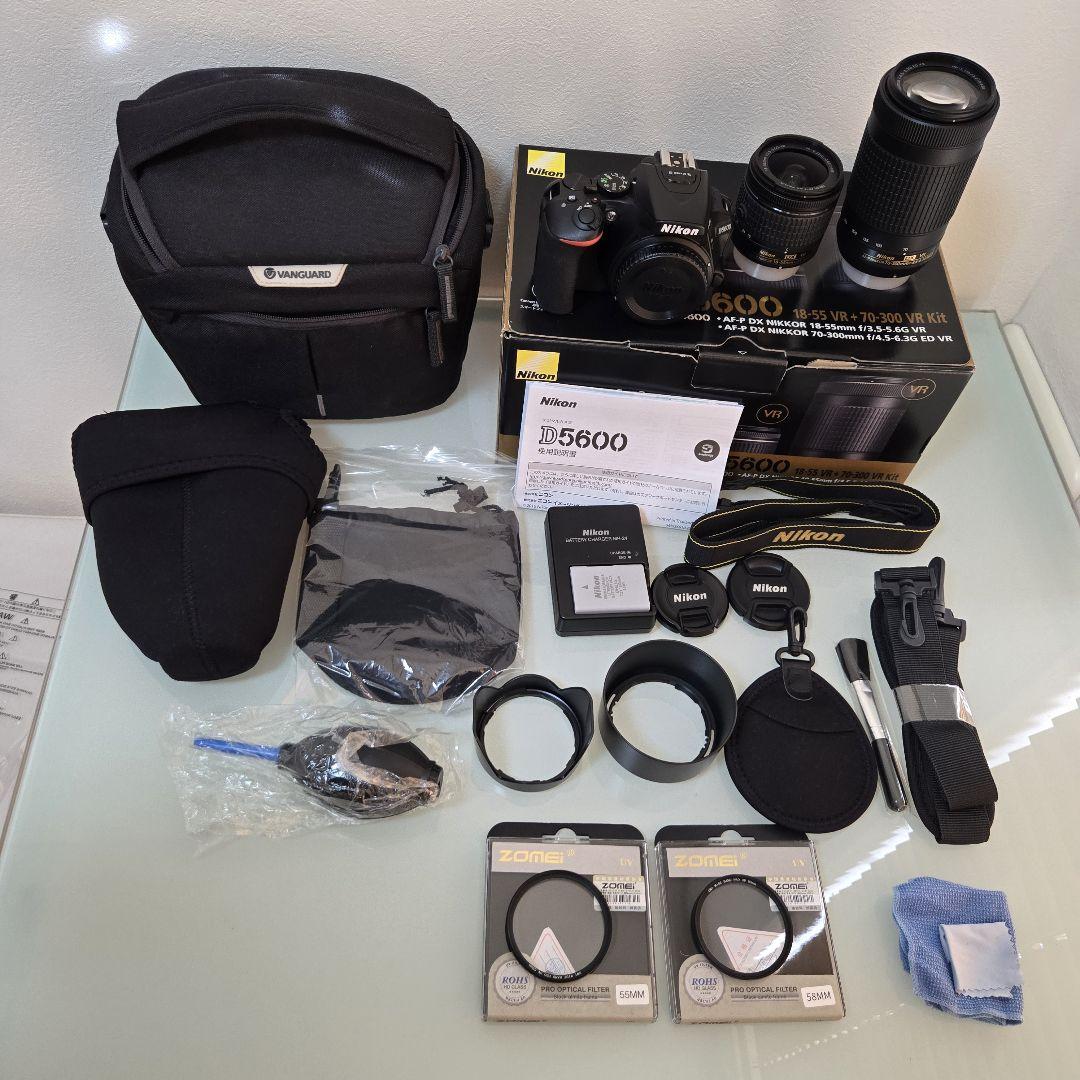 Nikon D5600 デジタル一眼レフ おまけバッテリー付き Nikon D5600 ダブルズームキット+おまけ付き - メルカリ