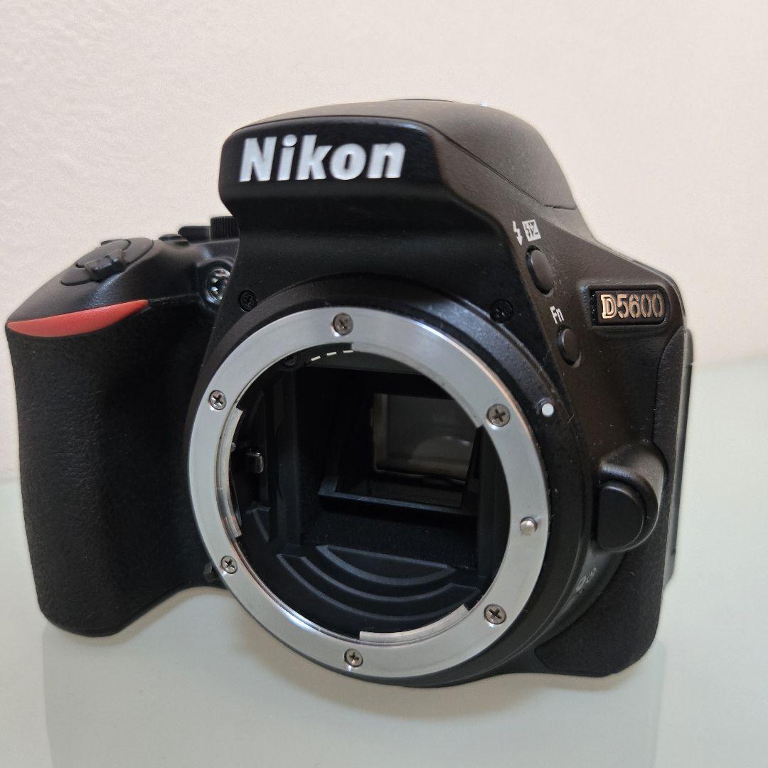 Nikon D5600 ダブルズームキット+おまけ付き - メルカリ