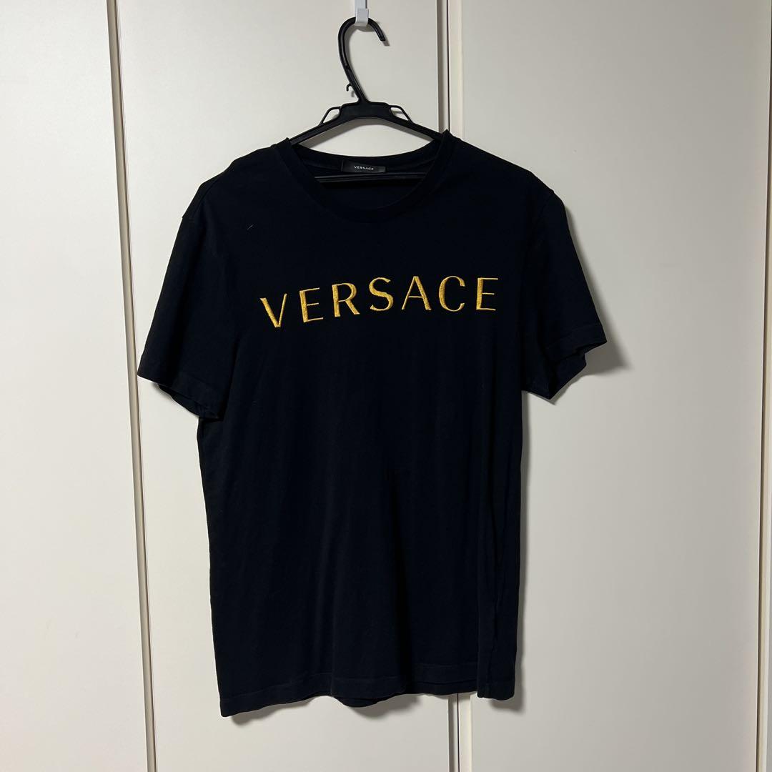 VERSACE ブラック Tシャツ ゴールドロゴ