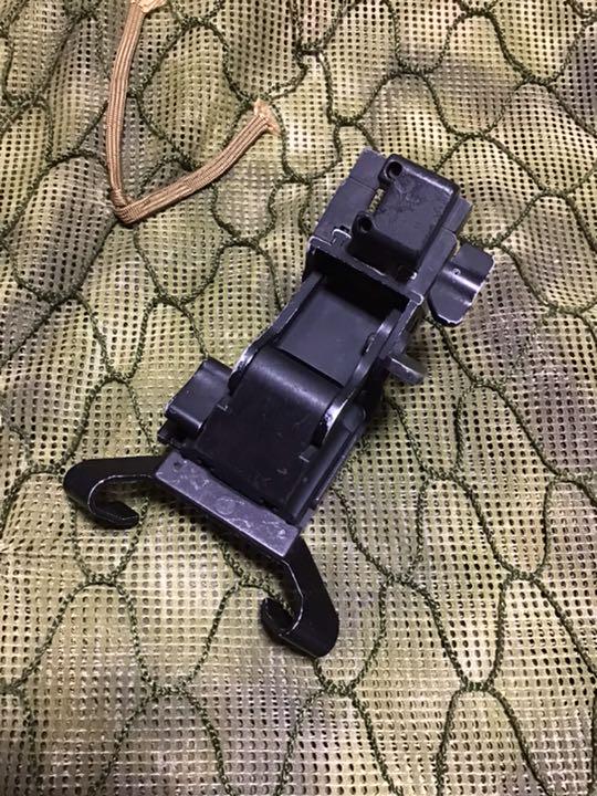 送料込み 米軍放出品実物ナイトビジョンマウント(RHINO2 NVG)中古品