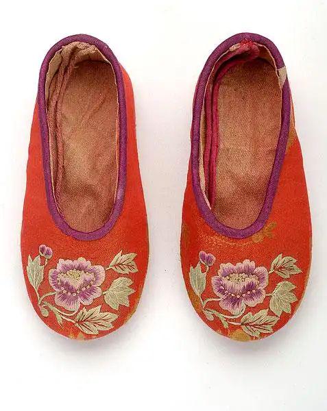 花柄刺繍のオレンジスリッパ