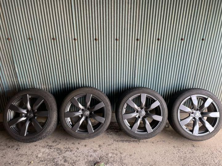 希少　R35純正風社外18inchホイール