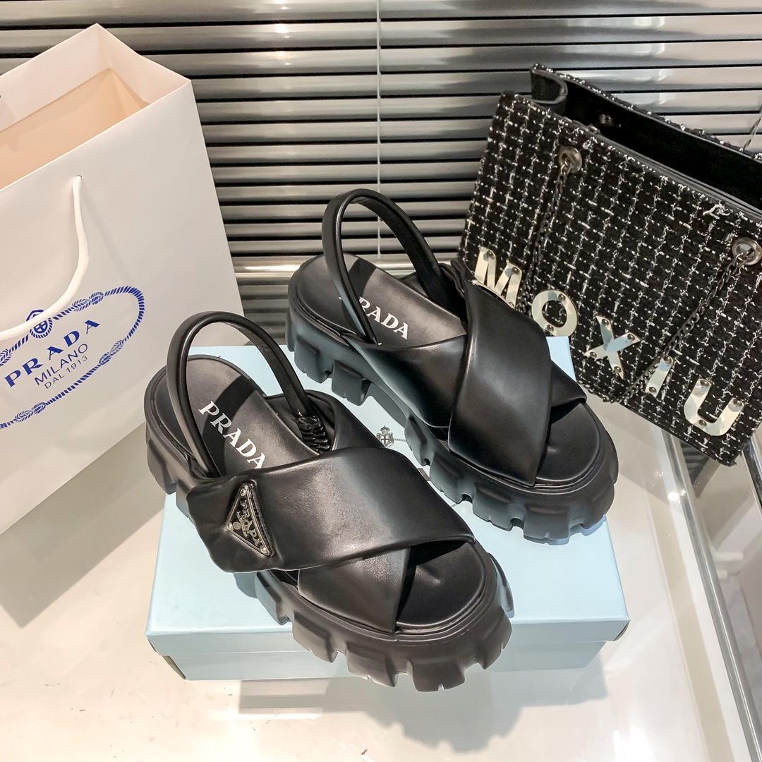 PRADA クロスストラップ厚底サンダル