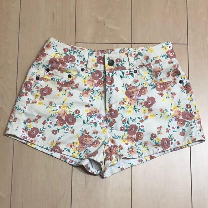 Ingni 花柄 ショート パンツ Shop At Mercari From Japan Buyee Bot Online
