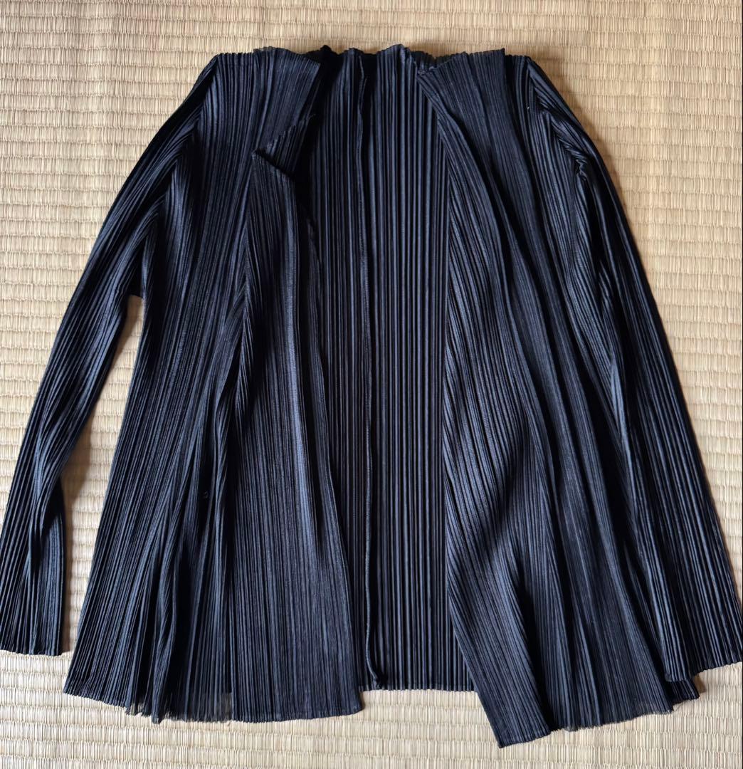 イッセーミヤケ　プリーツプリーツ　黒カーディガン