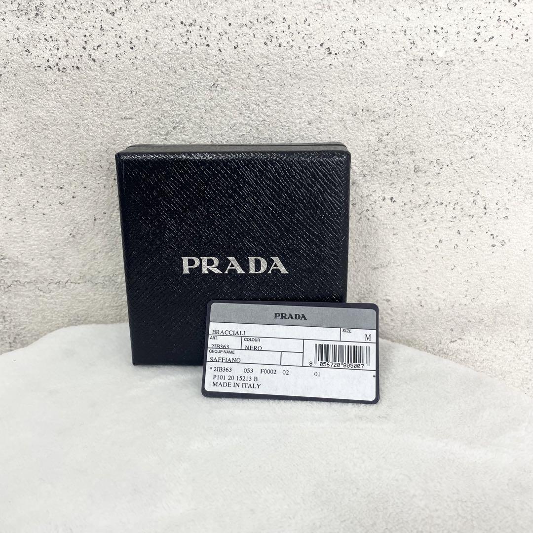 PRADA プラダ　ブレスレット　三角プレート　レザー　本革　ブラック　シルバー