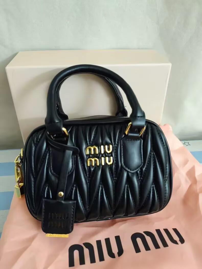 ミュウミュウ ショルダーバッグ ハンドバッグ 13,500円
