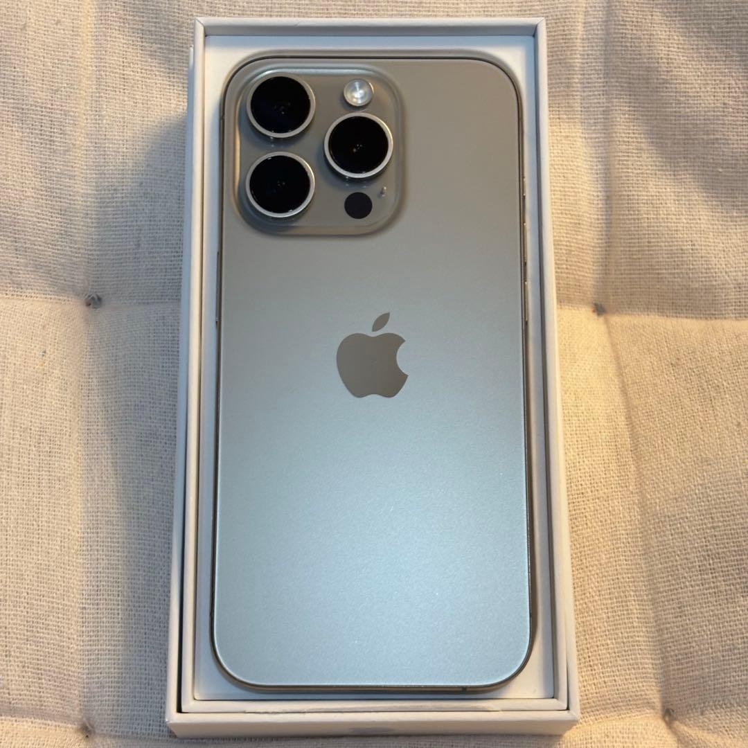 【美品】iPhone 15 Pro ナチュラルチタン 256GB 本体とケーブル