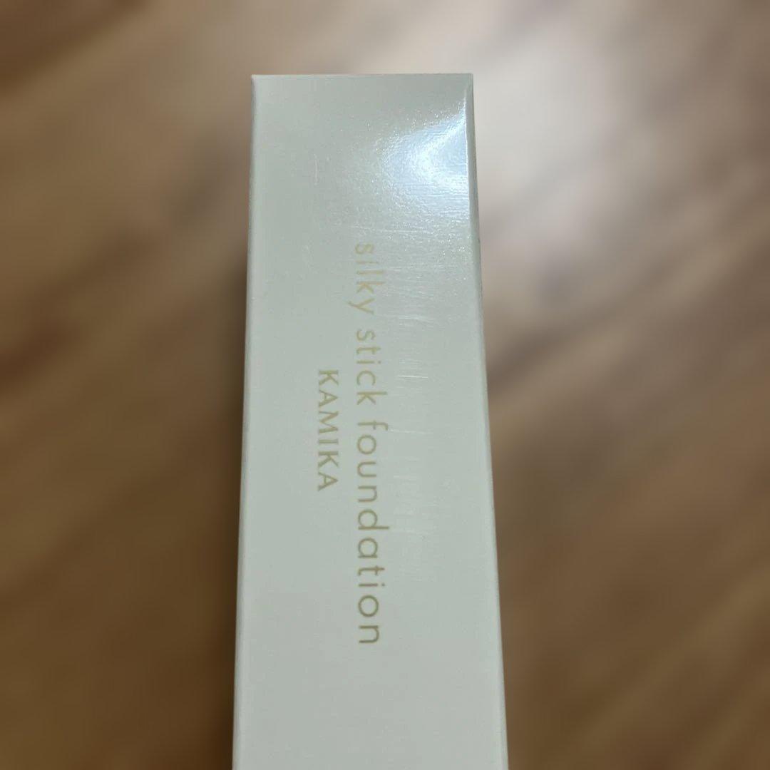KAMIKA シルキー スティック ファンデーション