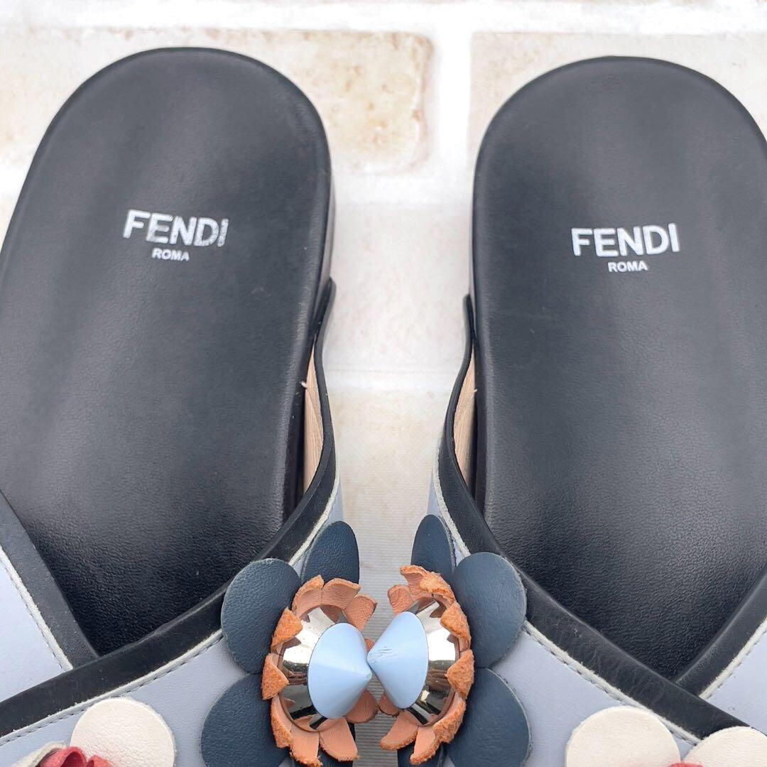 FENDIフェンディ フラワーモチーフ