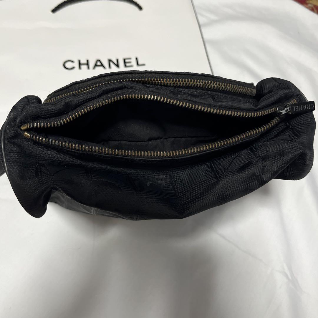 CHANEL ブラック ナイロン バッグ