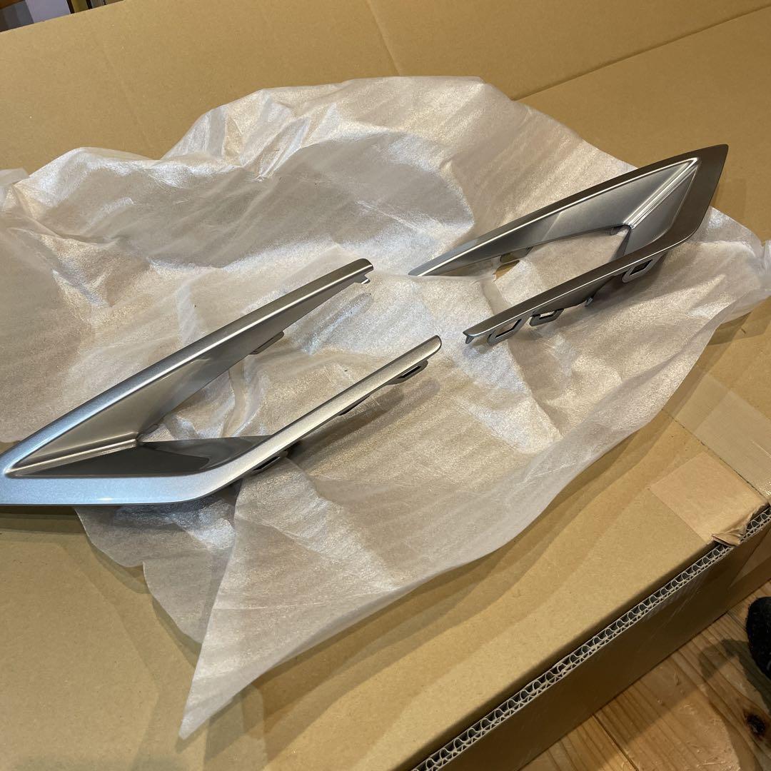 新型デリカD5 ブラックアウトフォグランプガーニッシュ新品純正品MZ576956