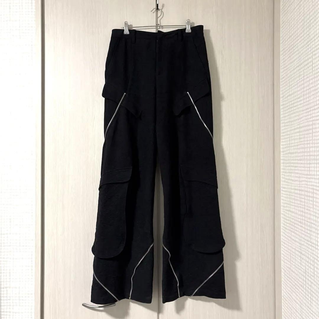 HELIOT EMIL Punctured カーゴパンツ HELIOT EMIL Black Punctured Cargo Pants Heliot Emil