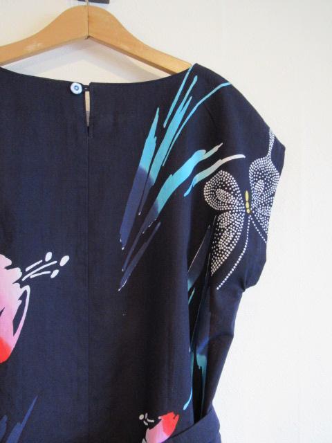 専用*浴衣の反物から作る 花と蝶々柄 2WAY ワンピース Mサイズ* 専用*浴衣の反物から作る 花と蝶々柄 2WAY ワンピース Mサイズ