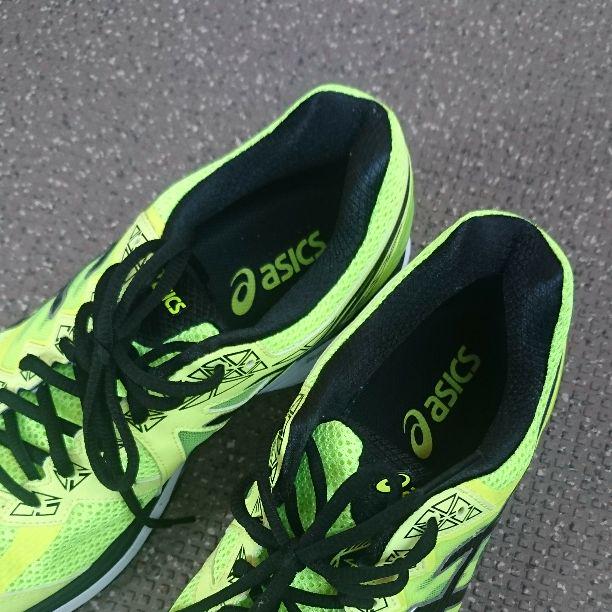 asicsジョギングシューズ