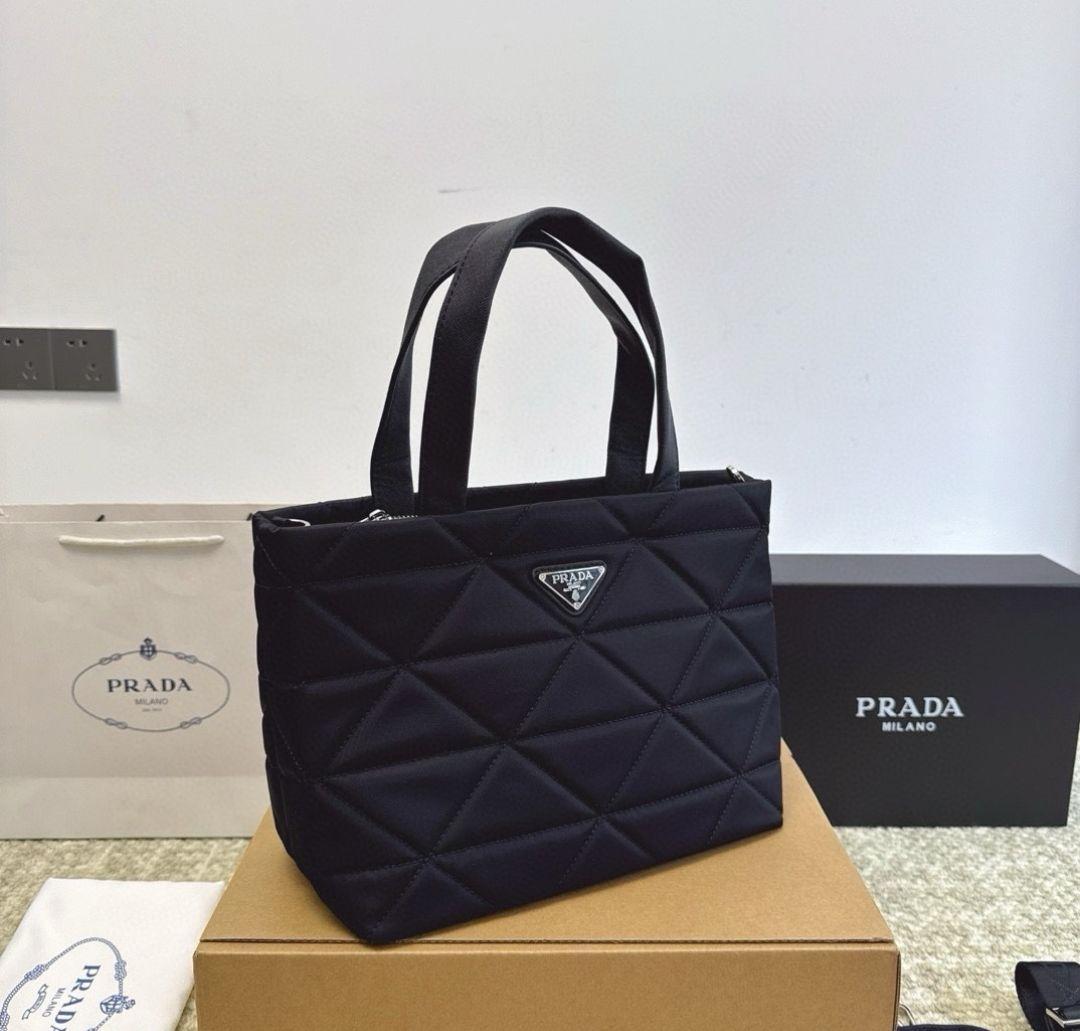 PRADA ブラック ナイロン ショルダーバッグ