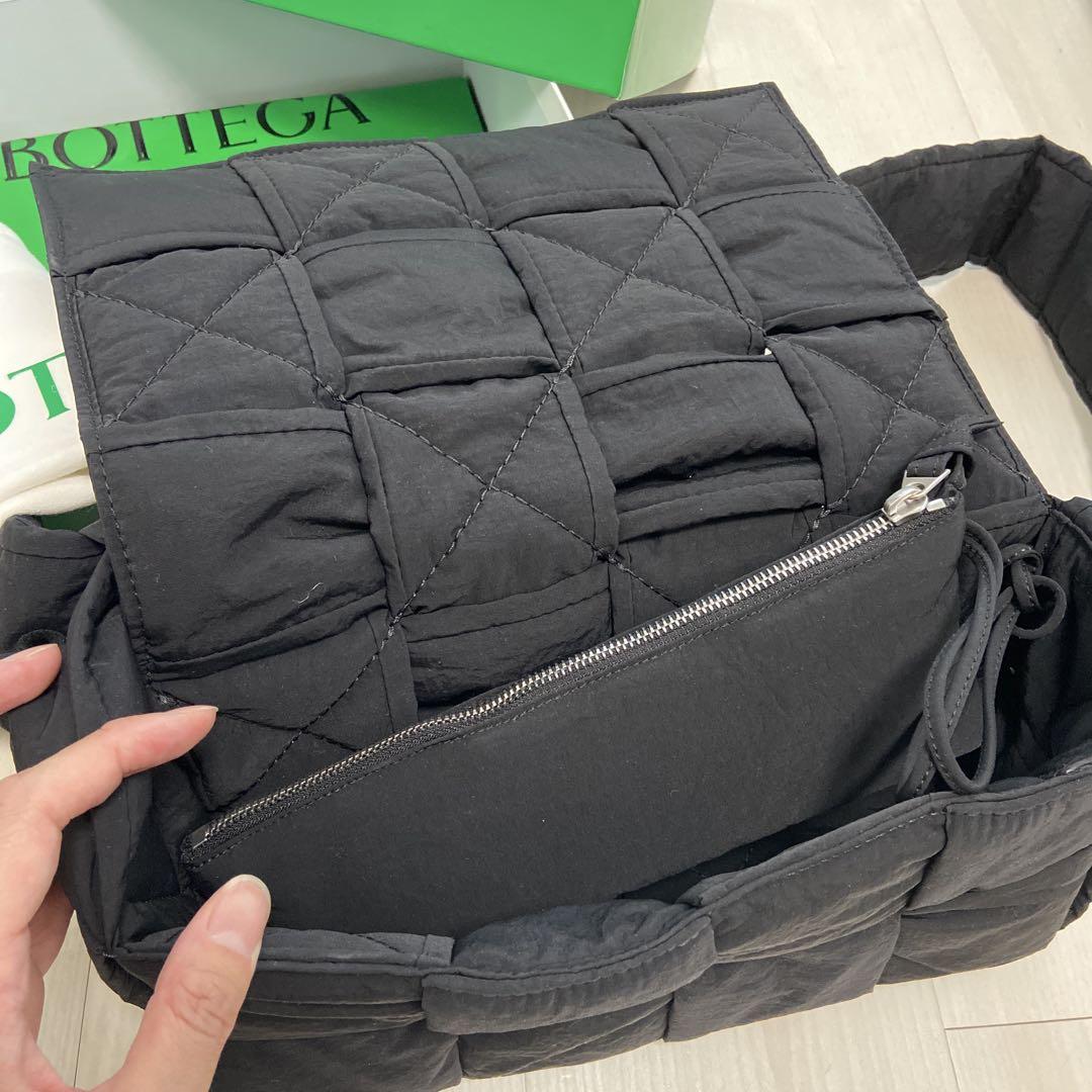 BOTTEGA VENETA パテッド　カセット　ショルダーバッグ