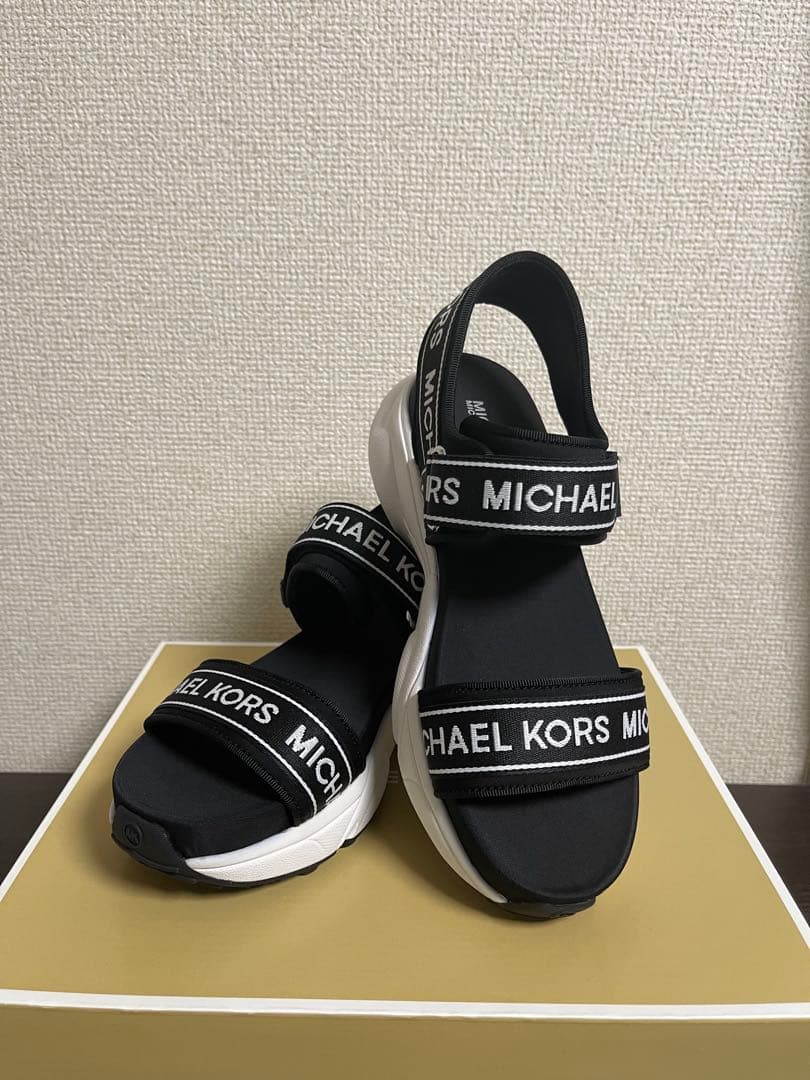 新品 マイケルコース KATRINA ハイブリッド スライドサンダル