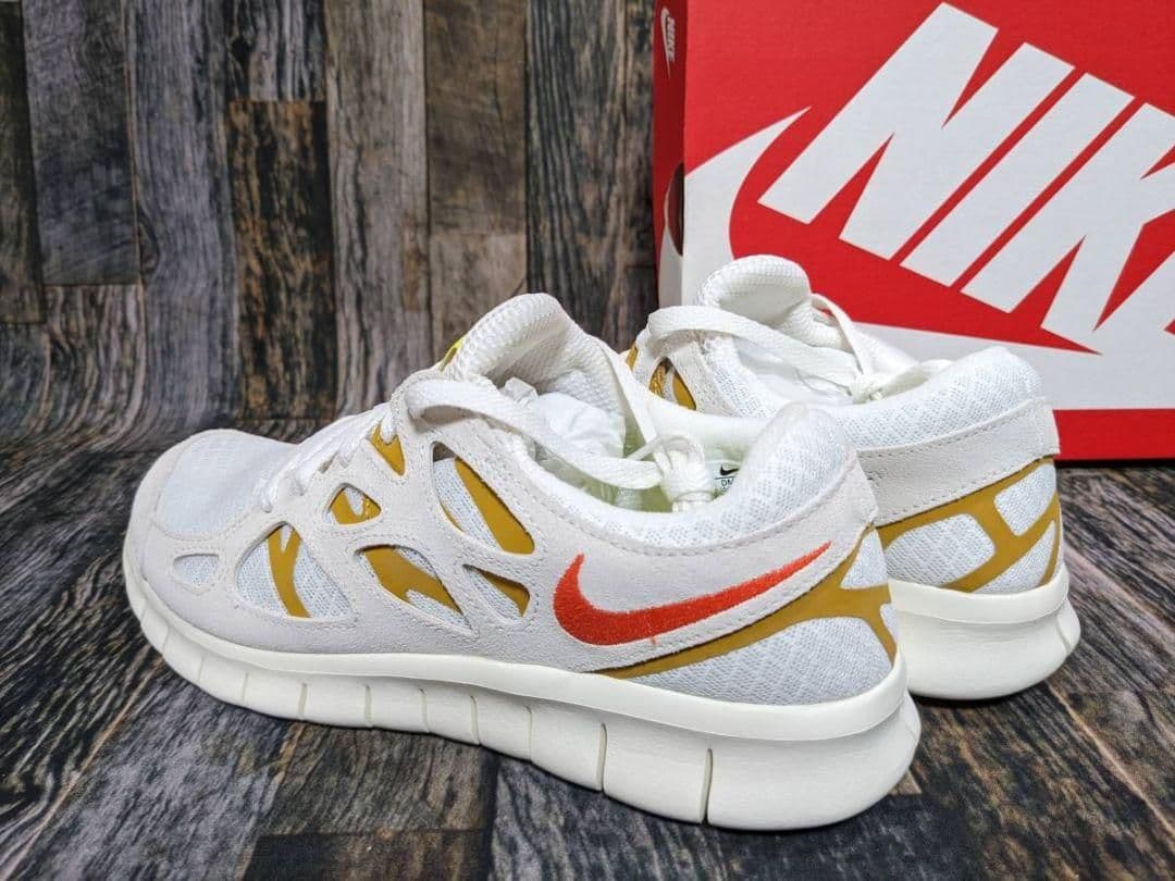 残少 28.5cm ナイキ フリーラン 2 ランニングシューズ スウェード 白