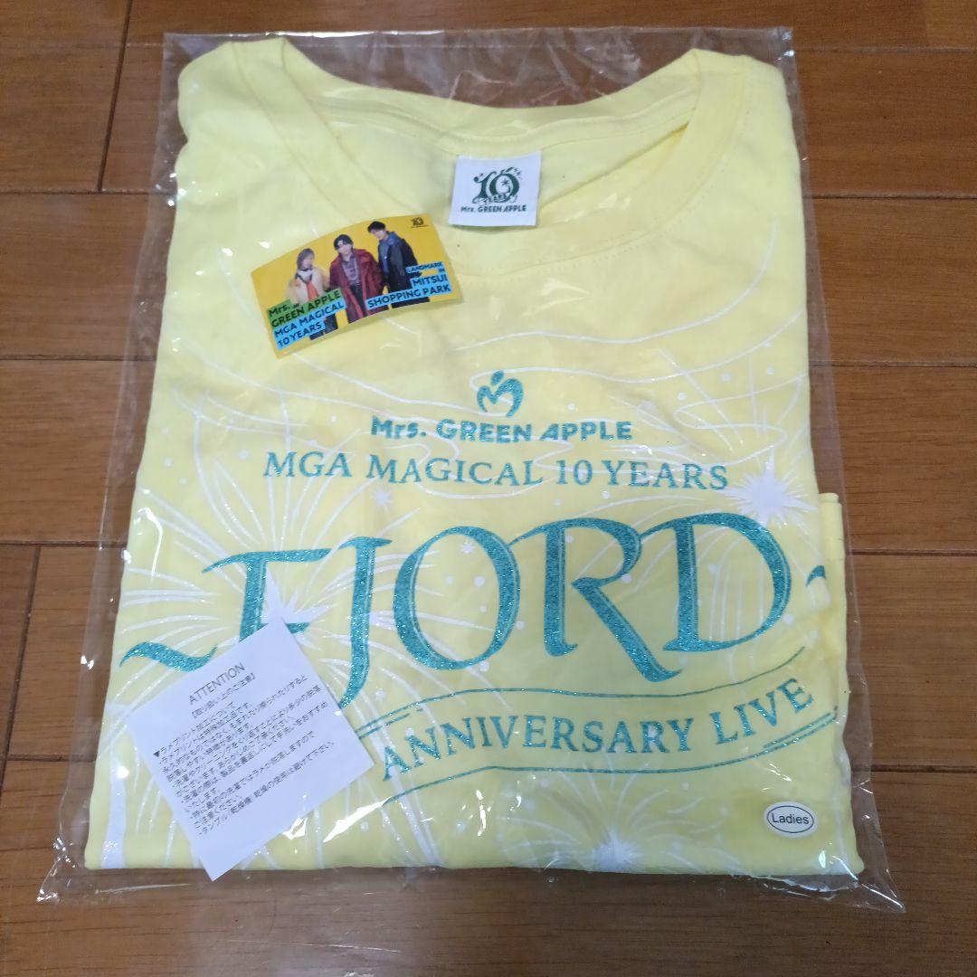 Mrs. GREEN APPLE フィヨルド グリッターロゴTシャツ クロップド Mrs. GREEN APPLE フィヨルド グリッターロゴTシャツ クロップド