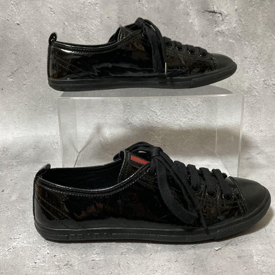 いラインアップ プラダ PRADA (35.5) エナメルスニーカー レースアップシューズ 黒 靴