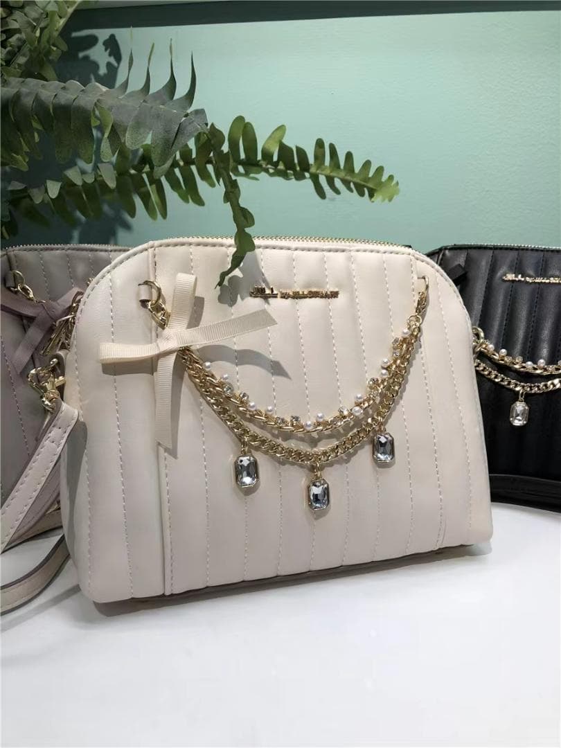 新品・タグ付き❣ ジルバイジルスチュアート ジュエルリボンポシェット