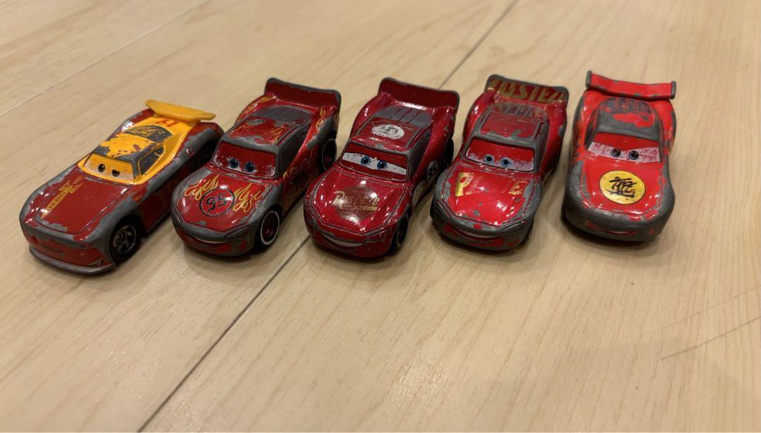 トミカ、カーズ 、マリカー、ミニカー ！！合計120台！！道路パーツ付き