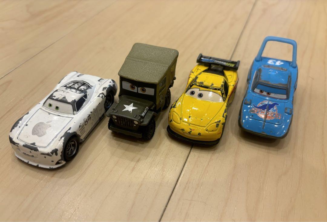 トミカ、カーズ 、マリカー、ミニカー ！！合計120台！！道路パーツ付き