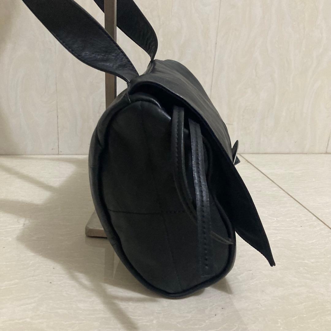 Kawa-Kawa カワカワ　ショルダーバッグ　buttan　黒レザー　貝ボタン