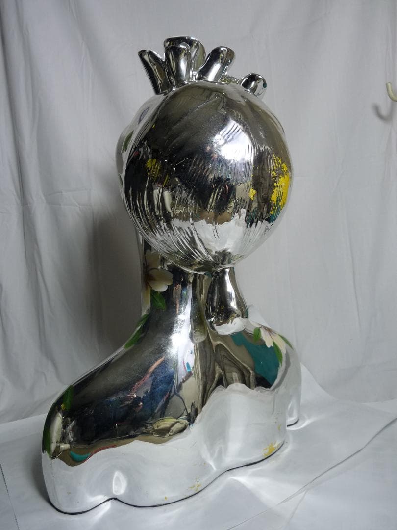 顔に花が生えた銀色の女性胸像 シルバーオブジェ