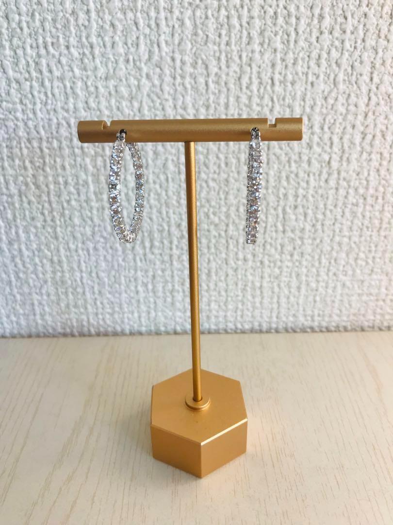 Miari..♡　新品　スワロフスキーMatrixピアス　ラウンドカット