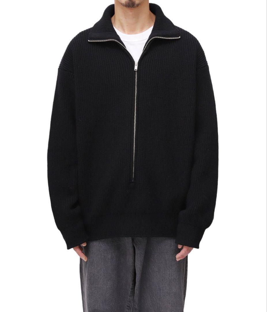 トップス YOKE 3/4 FRONT ZIP HIGHNECK RIB SWEATER