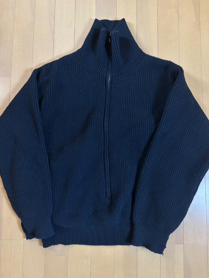 トップス YOKE 3/4 FRONT ZIP HIGHNECK RIB SWEATER