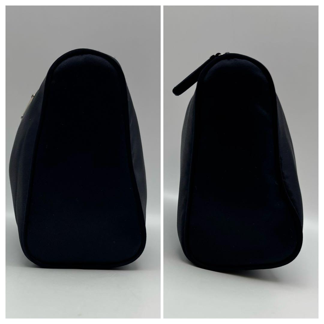極美品】 PRADA プラダ ナイロンポーチ 三角プレート ネイビー