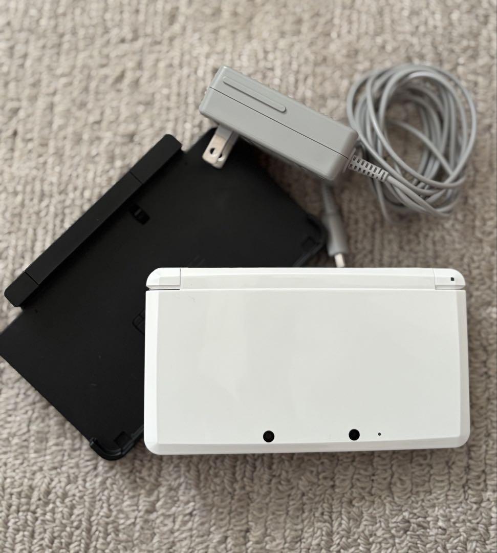 Nintendo 3DS ホワイト本体〔充電器 充電台 SDカード付〕