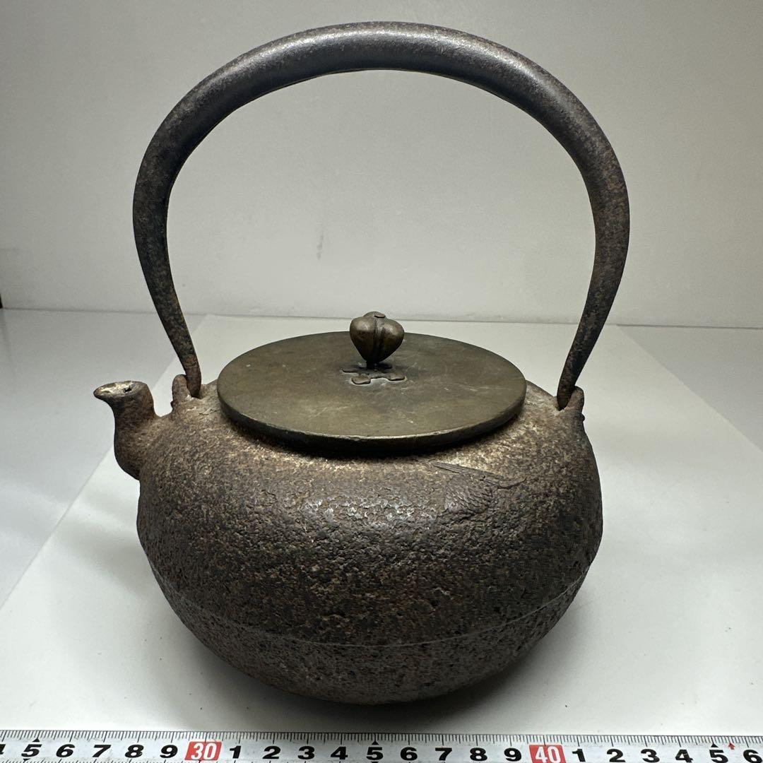 ブランド品 通販サイト 龍文堂 青海波草鳥紋 鉄瓶 1335g トヒルニ 東さ7-0427☆2F 工芸品