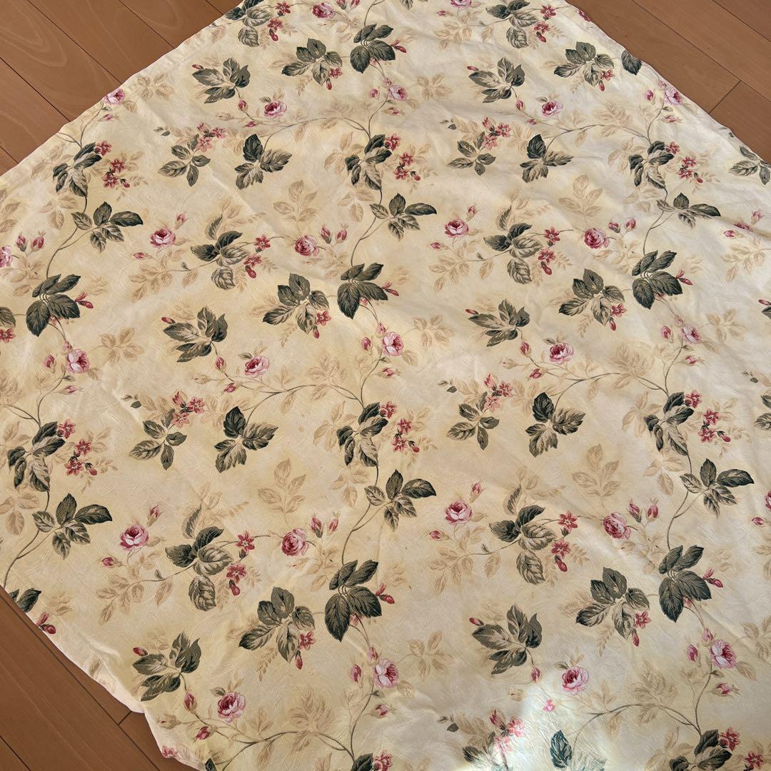 ローラアシュレイテーブルクロス