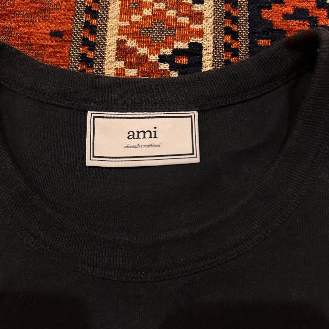 ami ブラック Tシャツ ハート刺繍