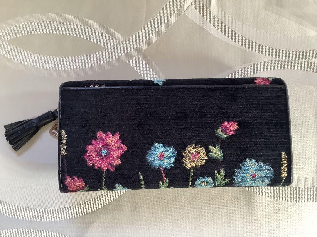 シンクビー スパンコール入り花柄刺繍 長財布