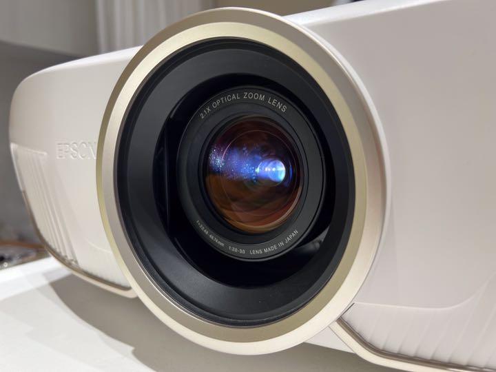 EPSON dreamio 4Kホームプロジェクター