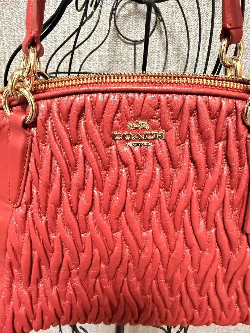 『美品』COACH レッド ショルダーバッグ 編み込みデザイン 美品』COACH レッド ショルダーバッグ 編み込みデザイン