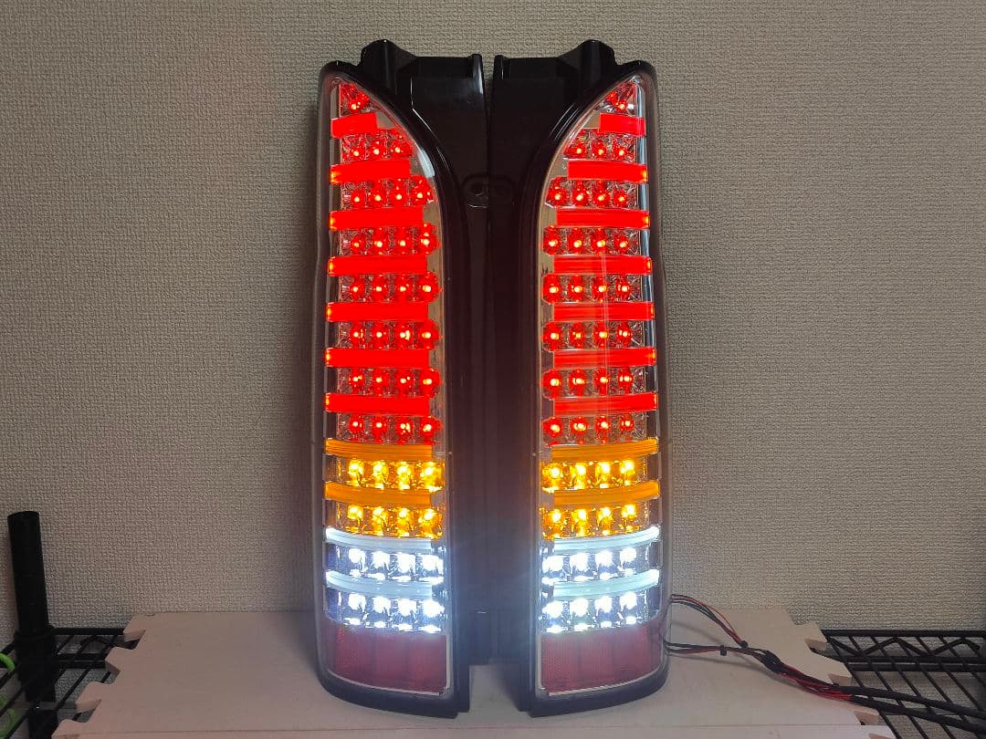 ハイエース テールランプ ヴァレンティ レガンス ヘリオス新品、♥