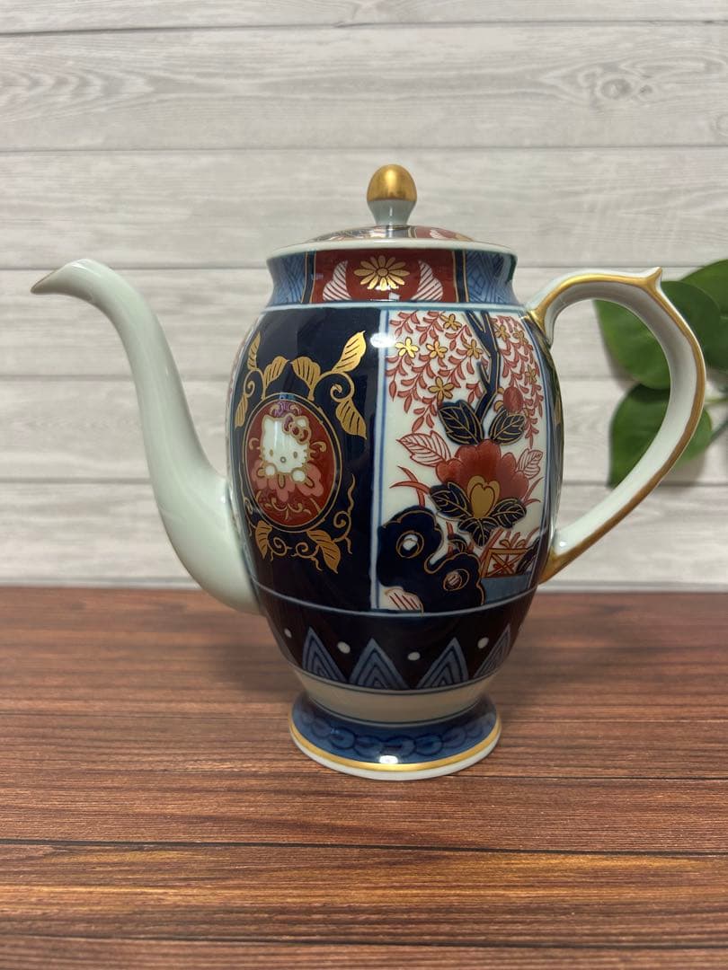 有田焼×ハローキティ　古伊万里柄金彩牡丹 ティーポット