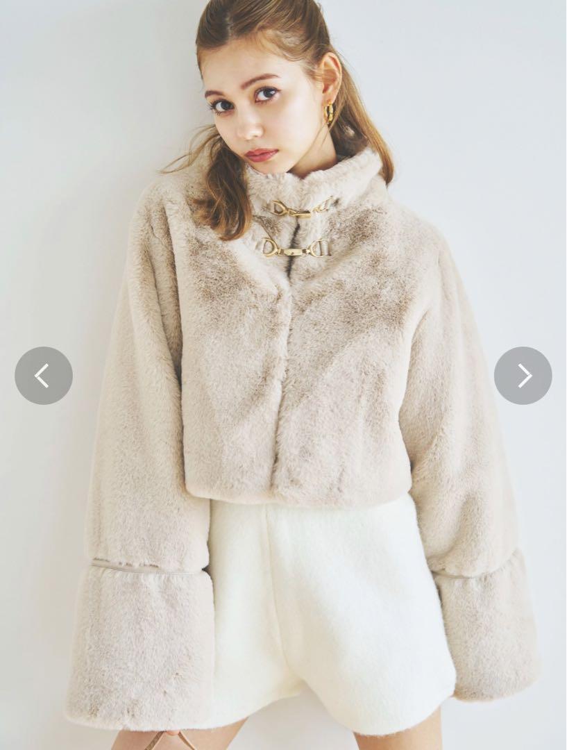 dazzlin ショートビットフェイクファーコート