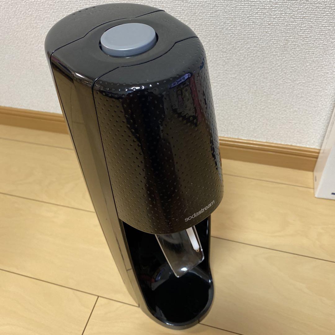 sodastream 炭酸水メーカー 黒 ボトル付属2本 - メルカリ