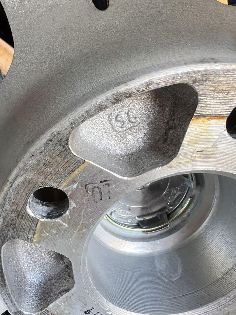 セット品1点目 ダンロップ ウインターマックスSJ8 215/70R16