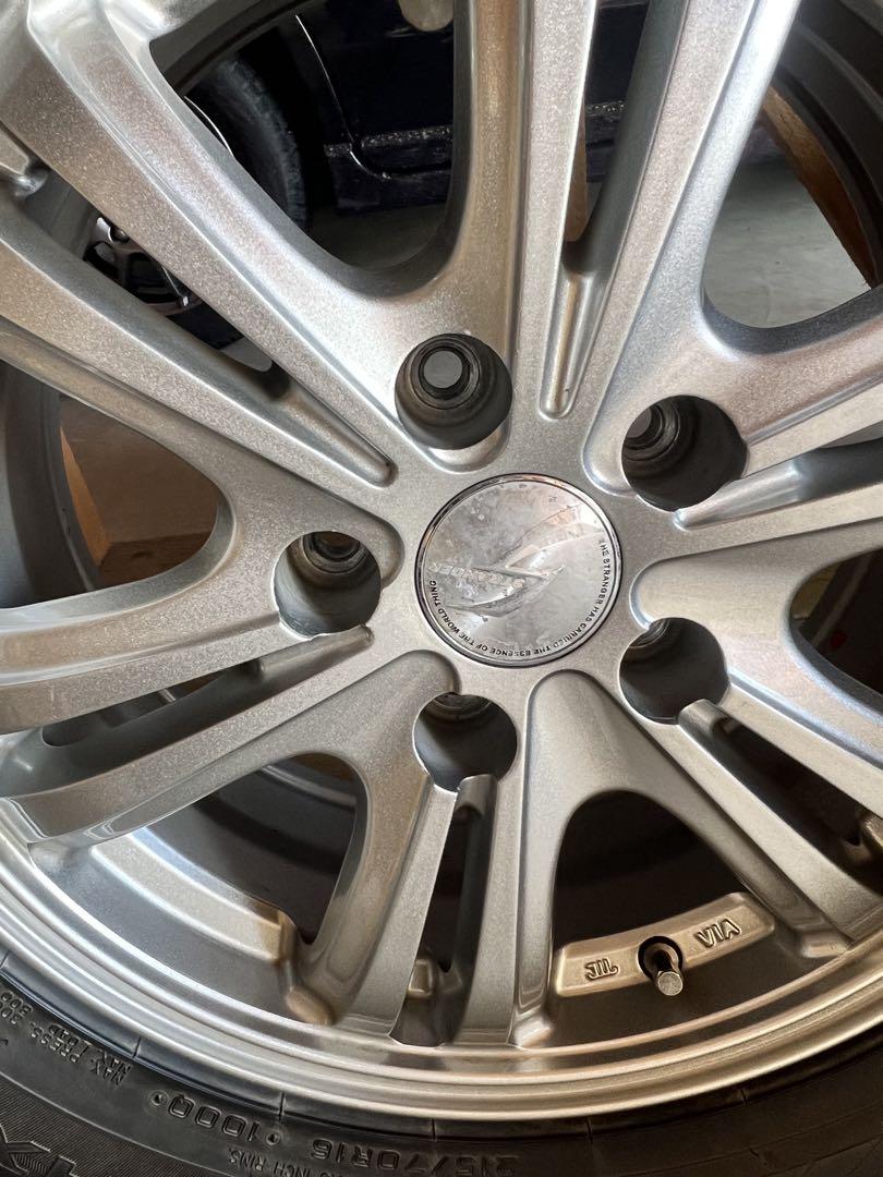 セット品1点目 ダンロップ ウインターマックスSJ8 215/70R16