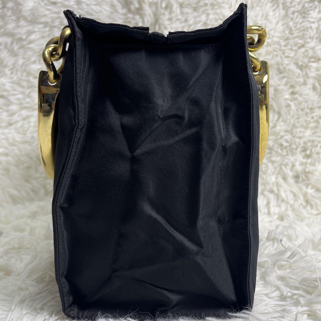 極美品✨ ナイロン メタルハンドル ハンドバッグ 三角ロゴプレート ナイロン 黒