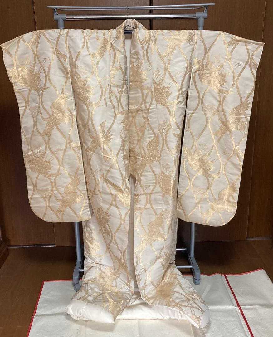 アンティーク 絹 シルク ややアイボリー色 の白打掛やや傷や汚れあり