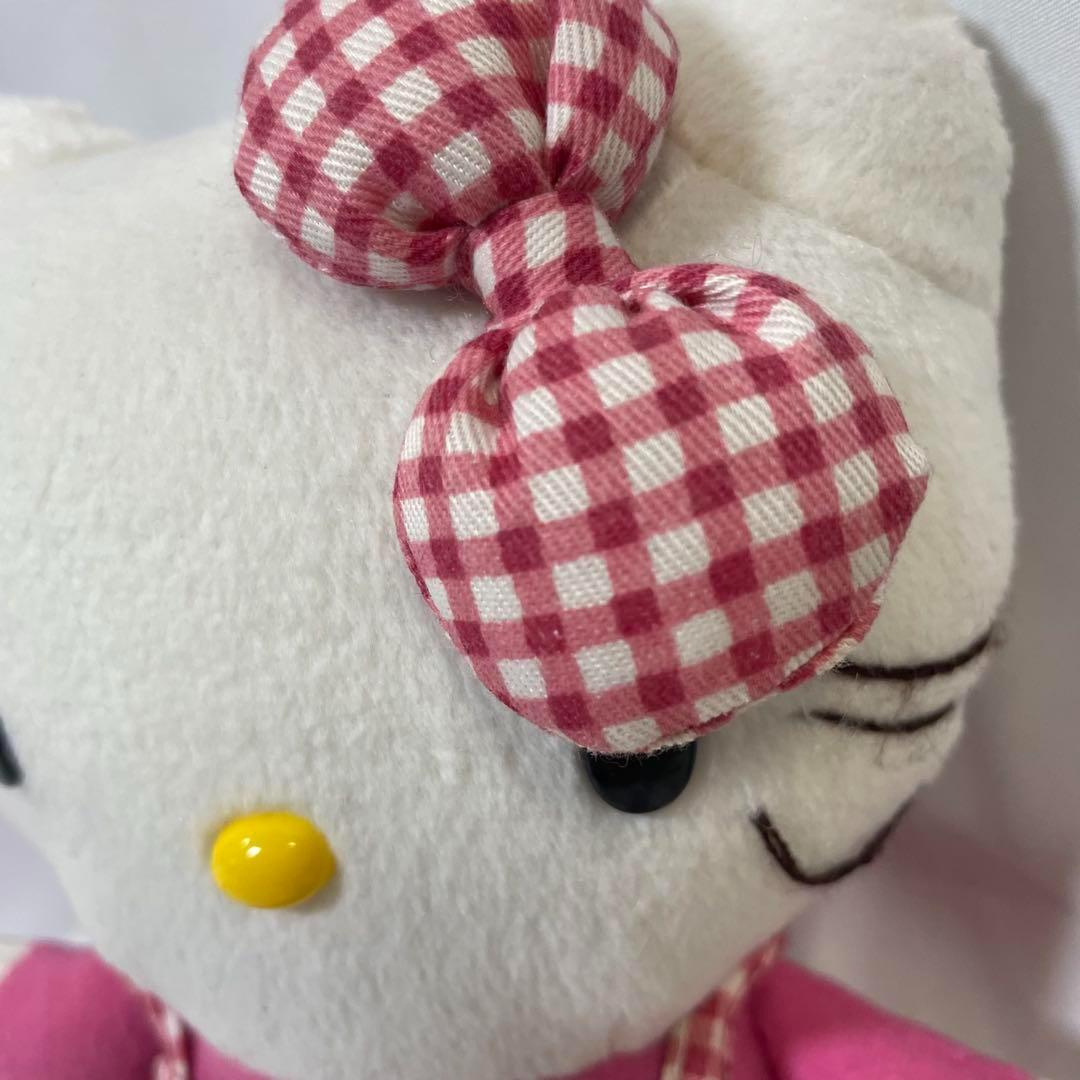 キティ　チェック　エプロン　ぬいぐるみ　2002 サンリオ キティ チェック エプロン ぬいぐるみ 2002 サンリオ - メルカリ